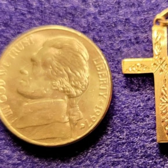 Vintage Esemco 10K Yellow Gold Etched Cross Pendant - Picture 4 of 6